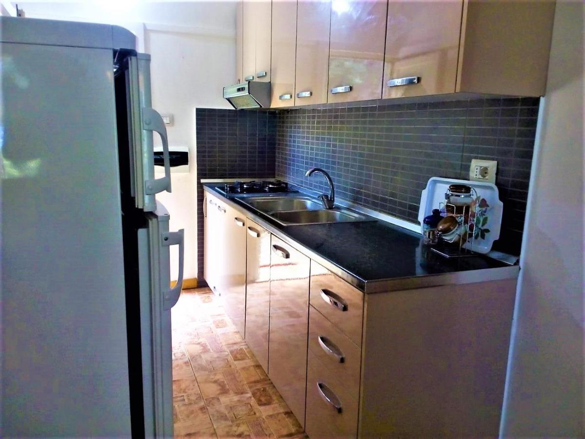 Vlorë Ramo'S Green Beachside Retreat - Cozy 2 Bedroom Home מראה חיצוני תמונה